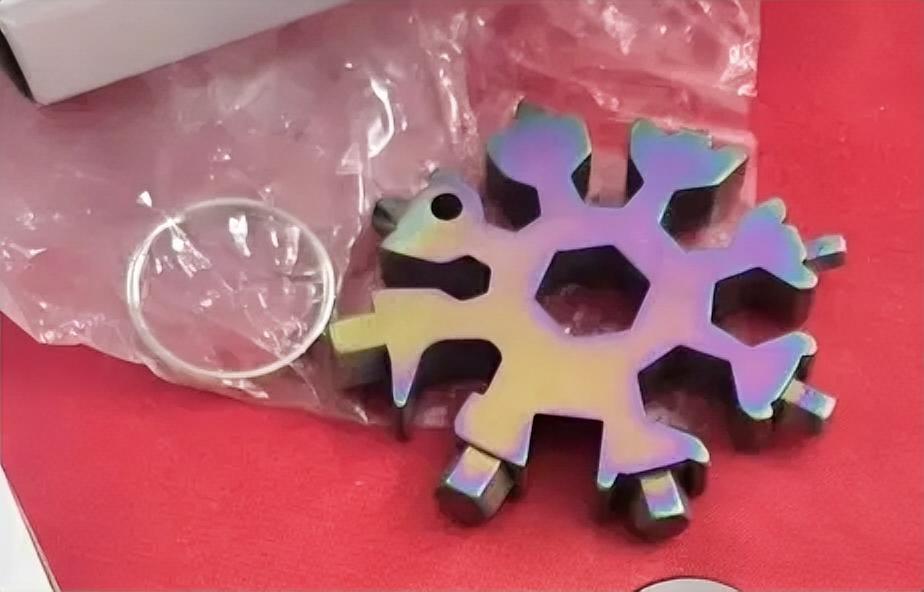 这个小工具的设计者绝对顶呱呱！生活中就应该多一些这样的发明创造。原来中央电视台有