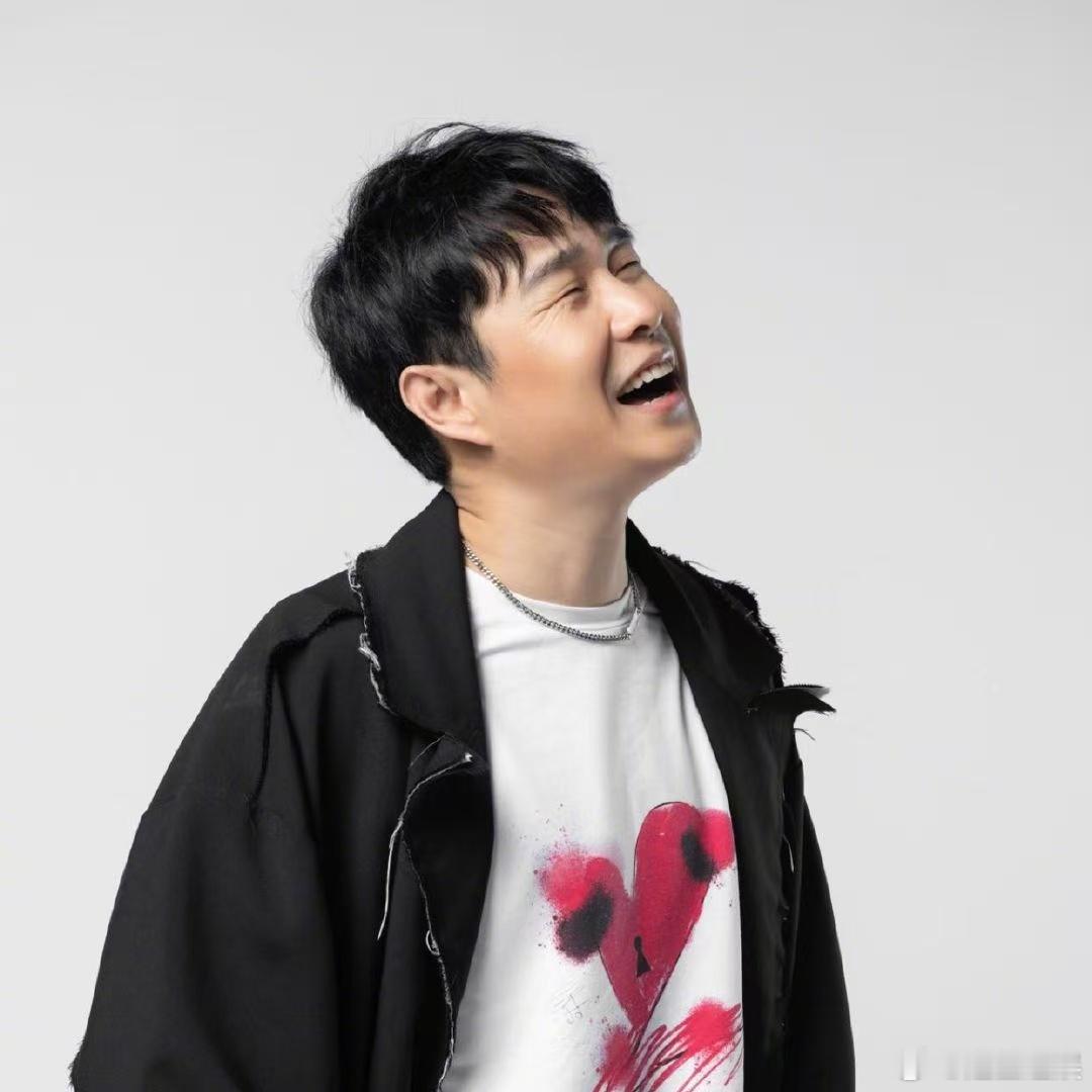 小沈阳小沈阳厕所教曾辉唱歌姚琛听到曾辉要睡在练习室的反应 很喜欢这种队友互相扶持