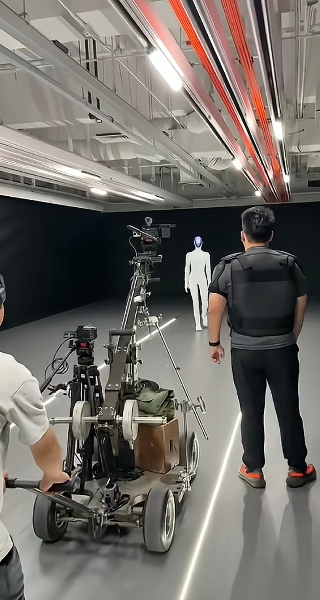 小鹏悲壮自证悲壮谈不上，这话题起的[允悲]但是，小鹏真的厉害，远超市面上绝大部分