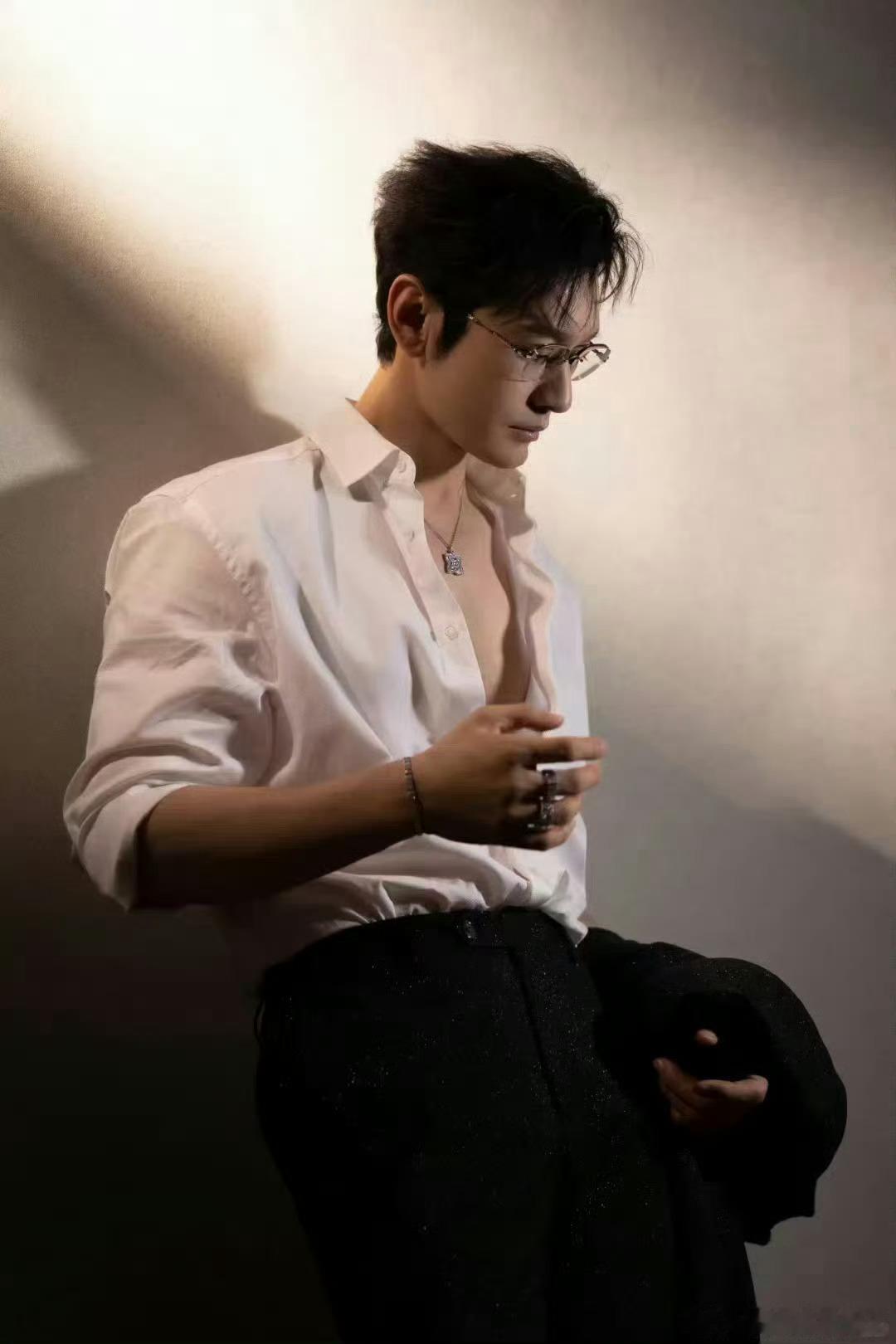 黄晓明说山东人DNA觉醒了黄晓明感谢网友祝福认真做事，低调前行。历经两次备考终于