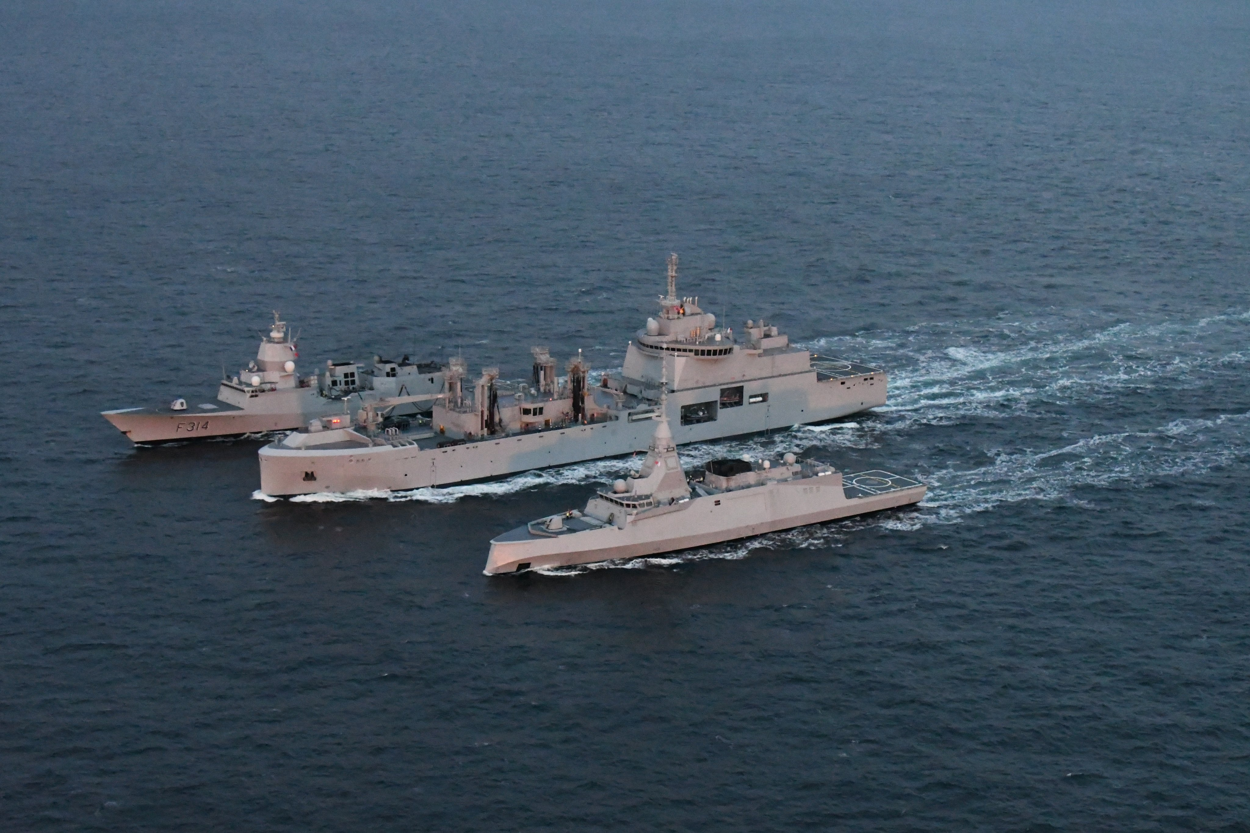 髪国的船，怎么长得一个比一个怪BRF综合补给舰又称“雅克舍瓦利埃”级，BRF综合