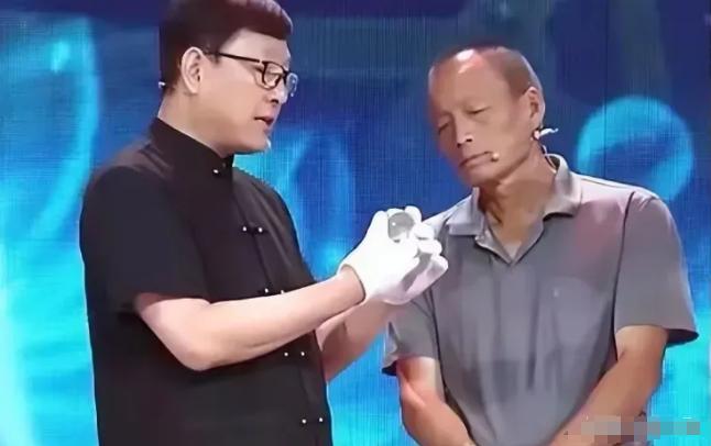 绝不上交！2018年，甘肃一老人在翻修祖宅的过程中挖掘出一箱银元宝。经过专家鉴定