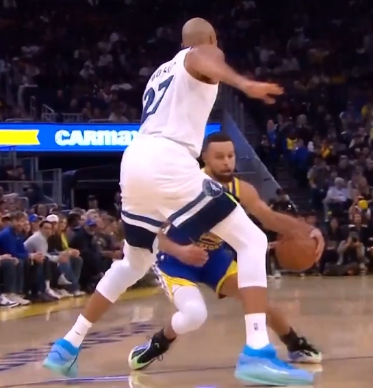 戈贝尔“  10年了 怎么还是这样的画面 ”森林狼vs勇士