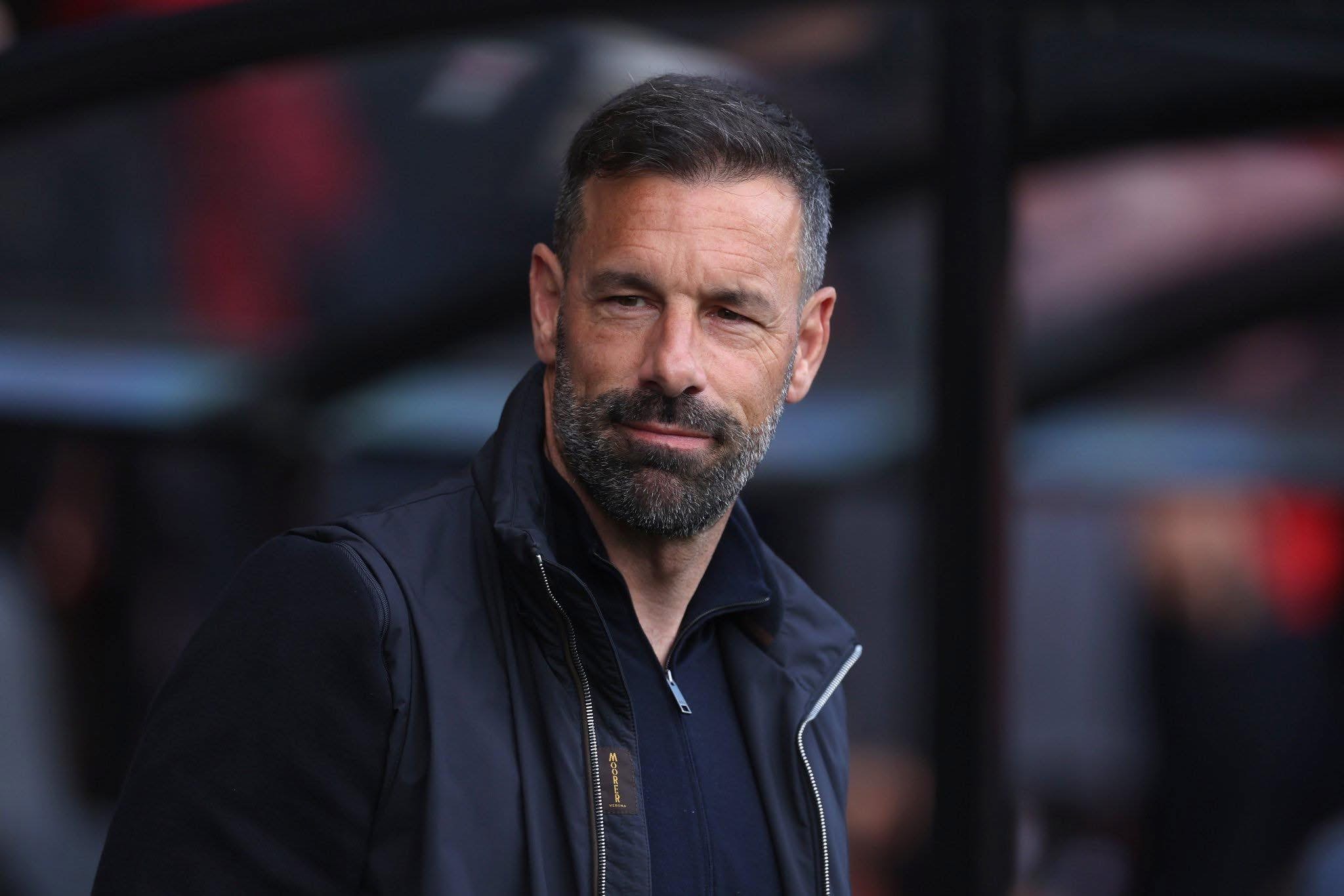 荷蘭足總宣佈，雲尼斯達萊重返荷蘭國家隊擔任助教，協助朗奴高文，由2月1號起上任。