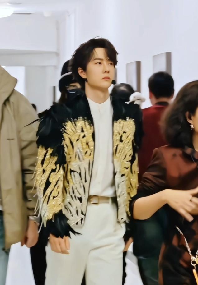 王一博春晚节目曝光！
王一博的春晚彩排行程一直非常保密，没有公开行程，也没有路透