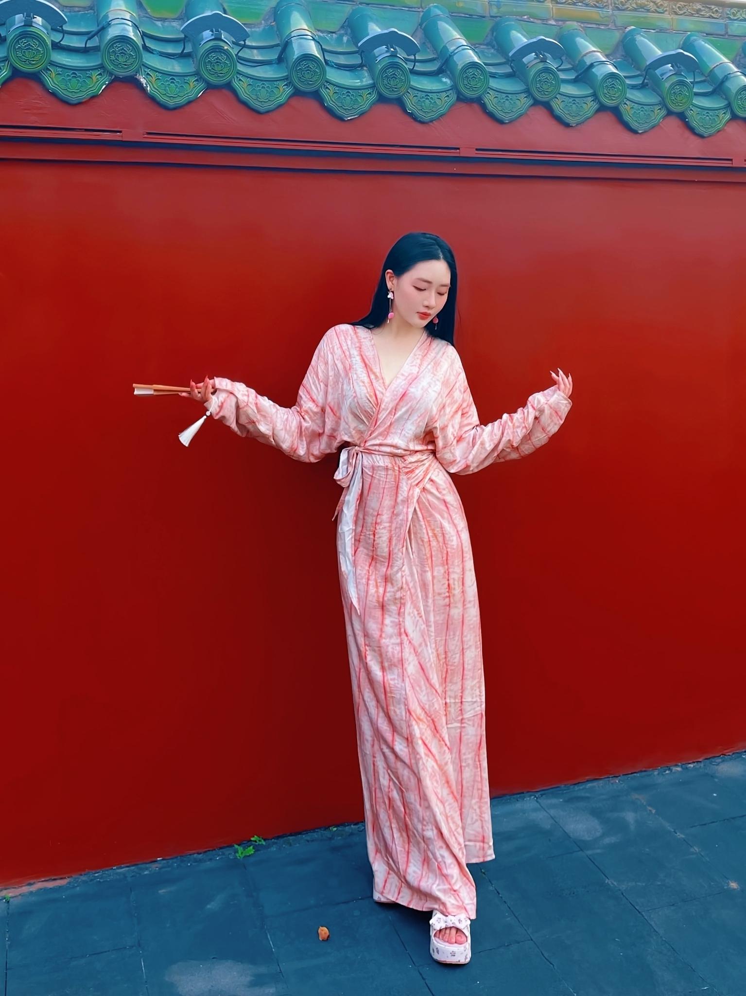 我见青山多妩媚 料青山见我应如是