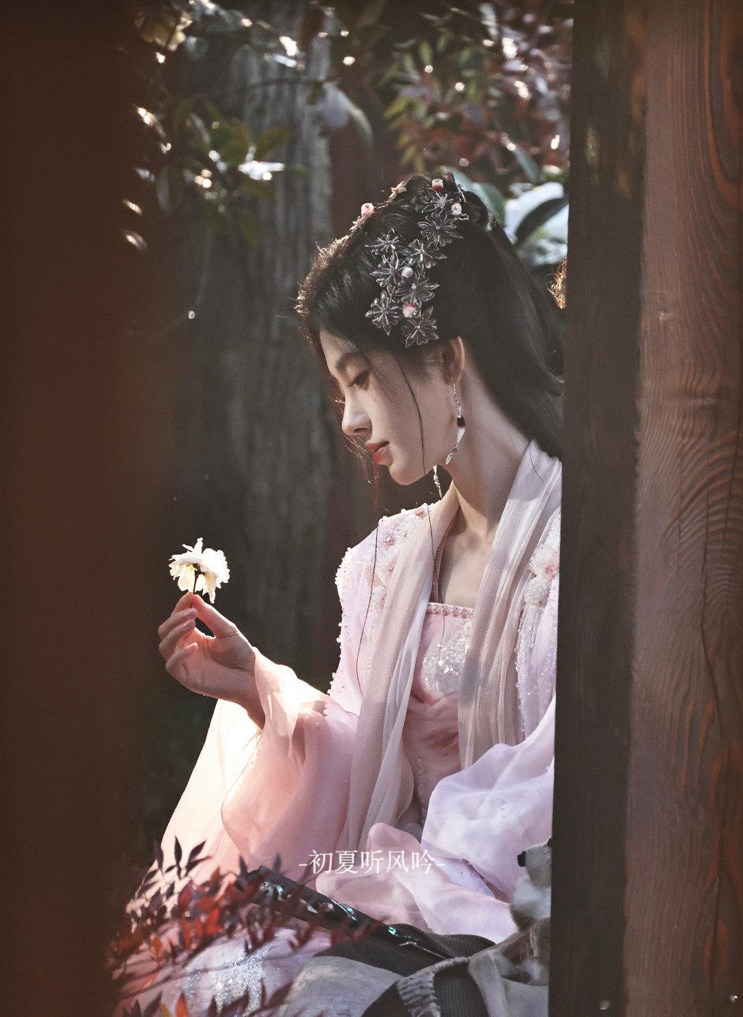 鞠婧祎[超话]  月鳞绮纪 质疑书生理解书生 伟大 