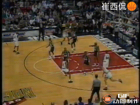 让罗德曼和大卫·罗宾逊当背景板的男人！
罗德尼·罗杰斯，邓肯的师兄，2000年的
