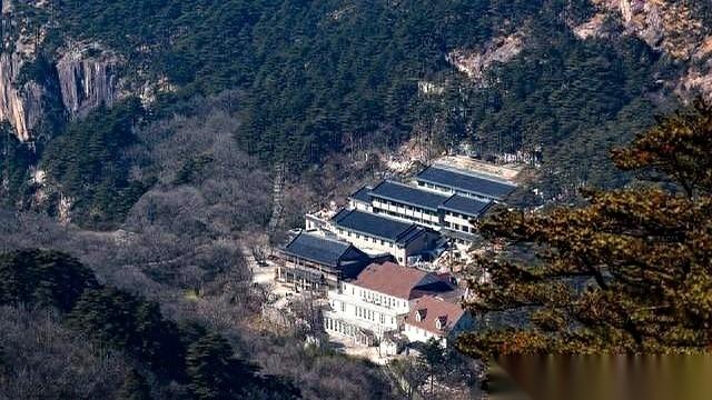 广州一个结婚七年的丈夫因为孩子教育问题和老婆拌嘴，抱起被子去书房睡了三个月。
这