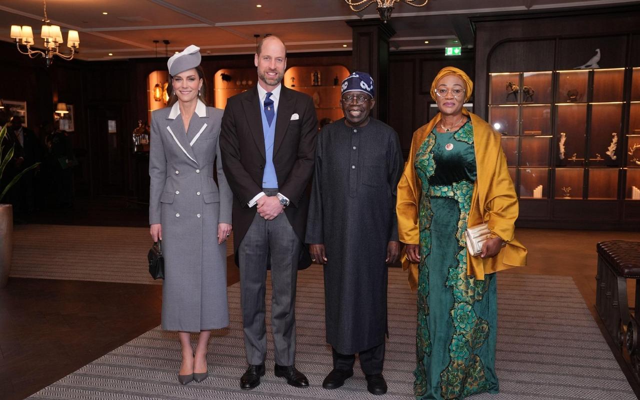 来了来了，照片分享，今天的凯特王妃让人眼前一亮！
3月18日，凯特王妃再次陪着丈