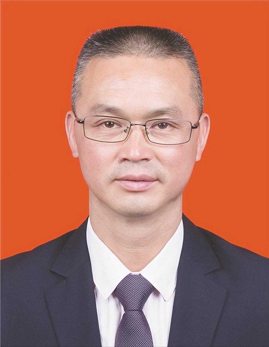 1997年，19岁战士为救人而牺牲，父母几度昏厥，可谁料20年后，战士母亲病逝，
