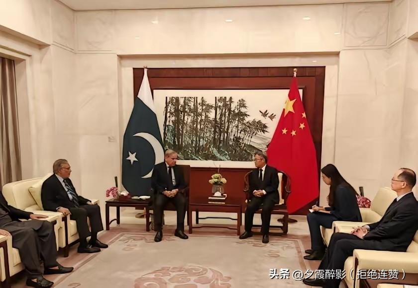 日本有政客又跳出来放话，要把“台湾海峡”正式纳入可能的军事介入选项。
麻烦各位读