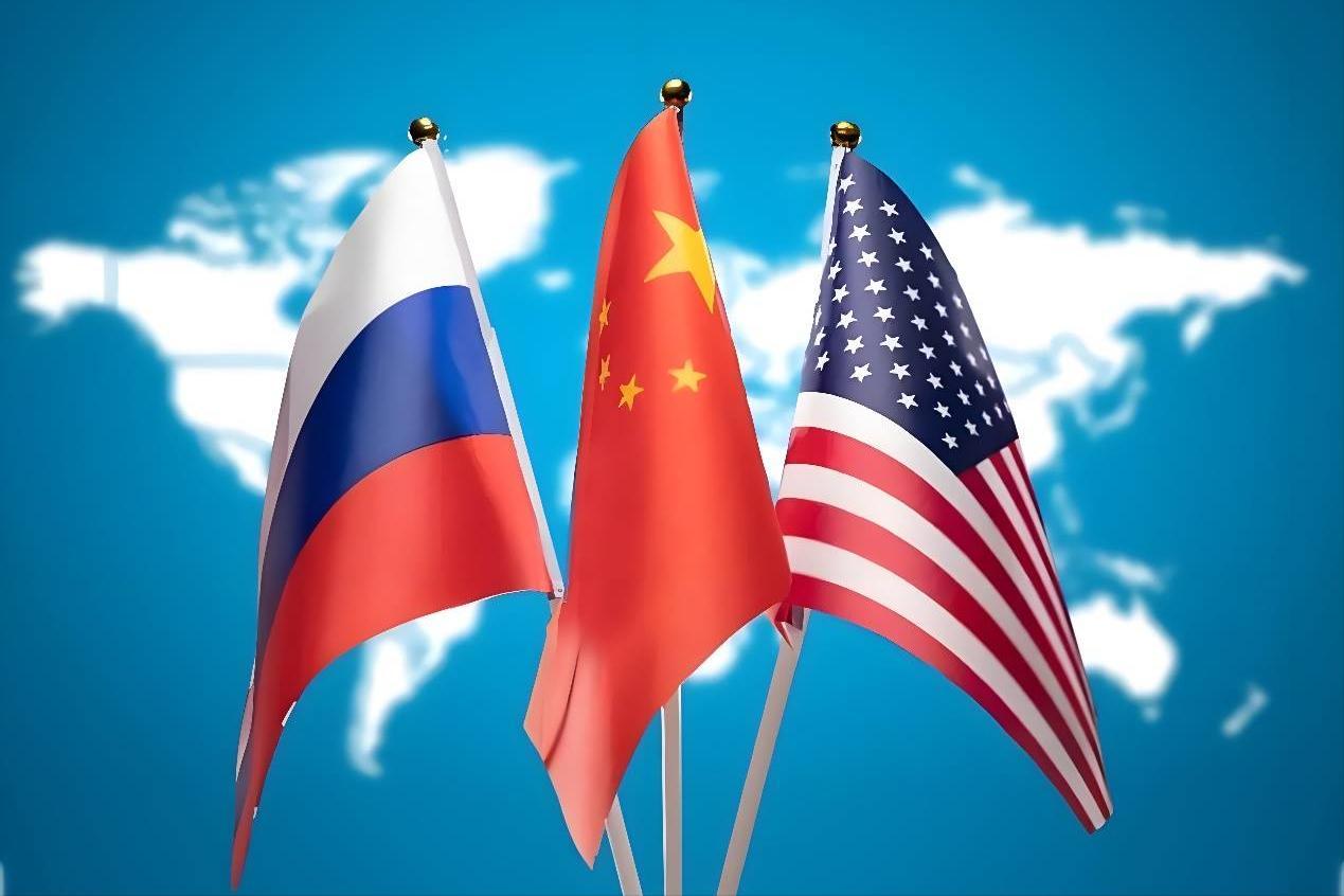 今年11月，深圳的APEC峰会还没开，三国领导人还没走进那间会客厅，欧洲人就已经