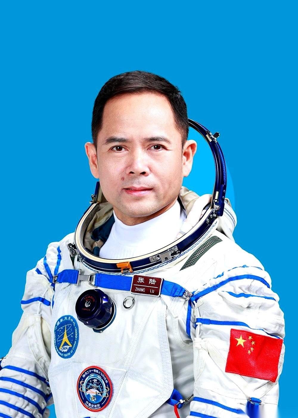 神舟二十一号的航天员们，暂时不回地球了 。
 
就在4月17号凌晨，指令长张陆带