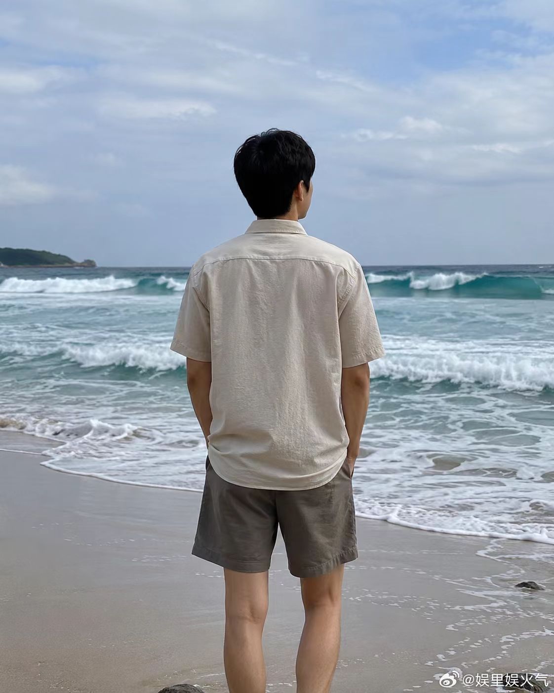 拜拜我的白白童年 熬过无数失眠的夜晚，扛过无数指指点点，我依然善良勇敢。不再觉得
