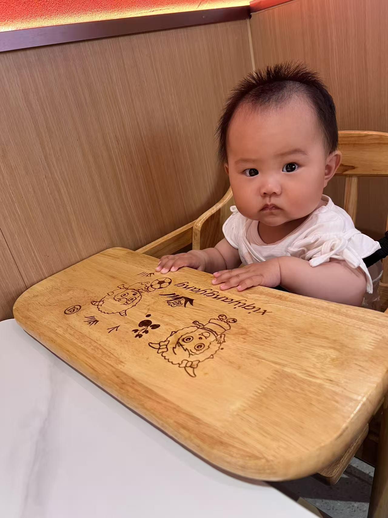呦呦在外面，就像安静的小猫！！！