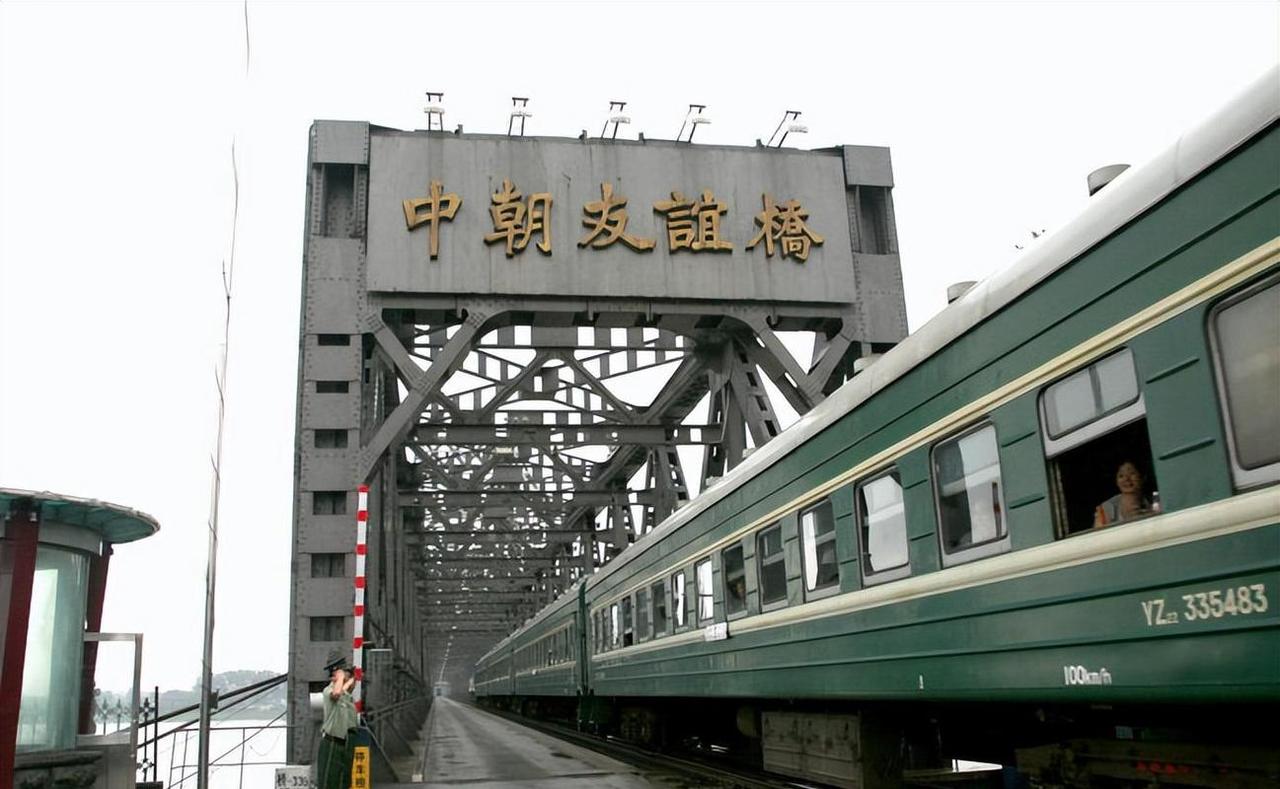 北京-平壤国际列车复开：战略重启与东北亚格局影响研究

引言：事件概述与研究意义