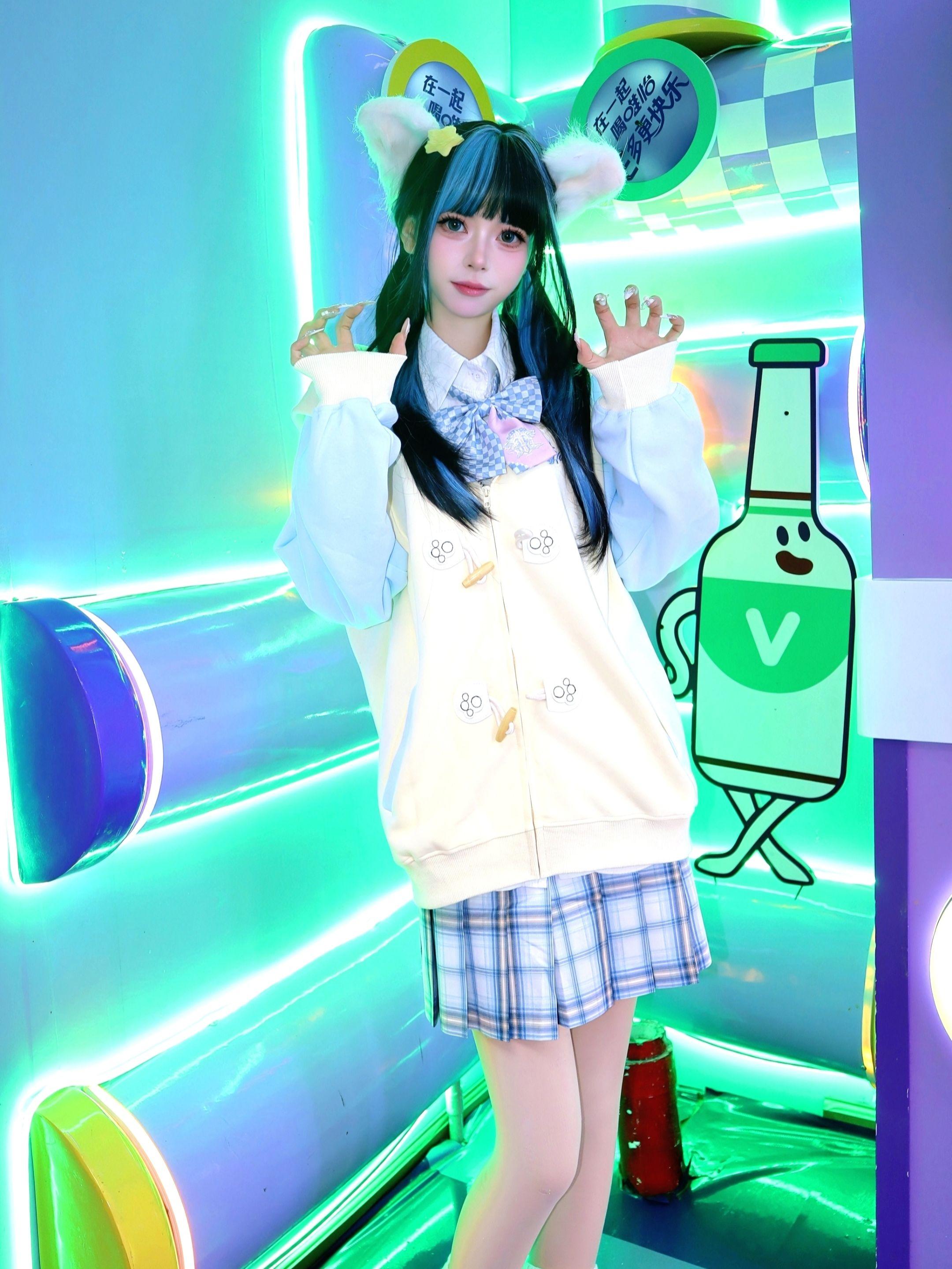 开心耳朵会竖起来因此被当塑料袋拎走〃•ω‹〃♡