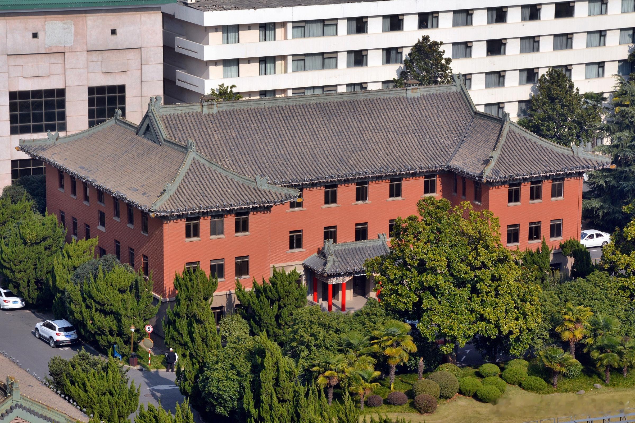 飞扬军事 80年前的今天，1946年2月15日，国民政府在南京成立国防部审判战犯