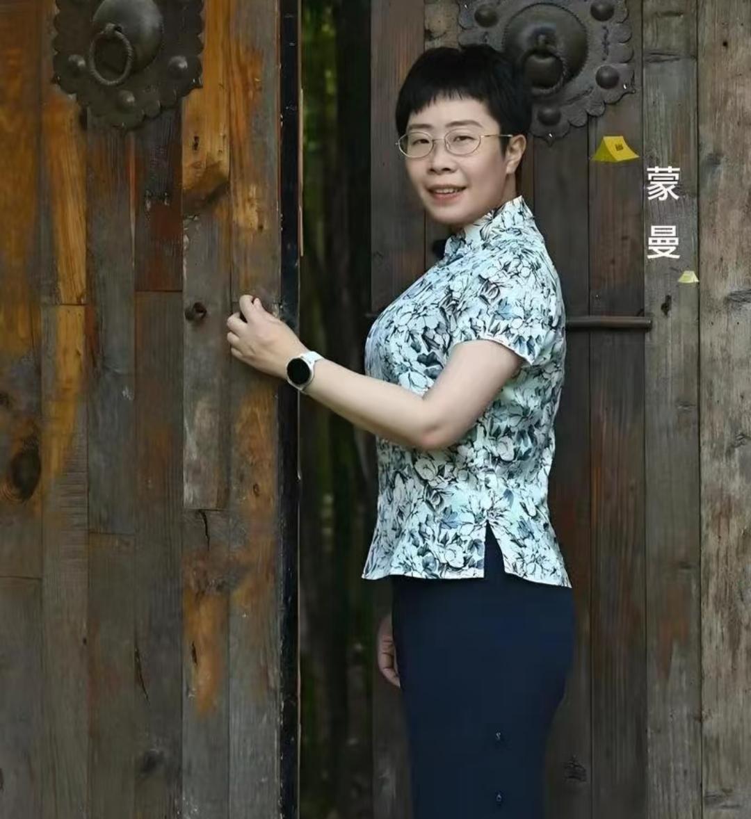 朱迅问北大才女蒙曼:你最想嫁给谁，哪曾想她随口而出的一个名字，竟引全场哄堂大笑