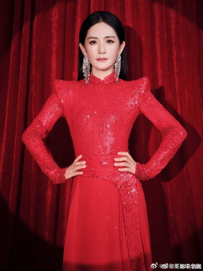 谢楠让谢娜回去主持谢娜当见证人虽然有点手忙脚乱，但也很可爱啊，谢楠的调侃完全没有