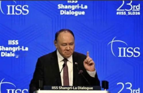 地震来袭陷入绝境才知悔！菲防长当众口出恶言抹黑邻国，如今举国缺物资缺救援，放眼全