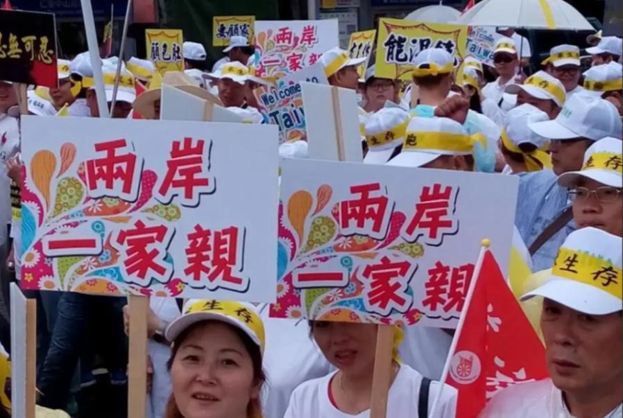 别以为民进党只会搞“台独”，他们真正的“王炸”，是“抢先统一”！很多人以为，只要