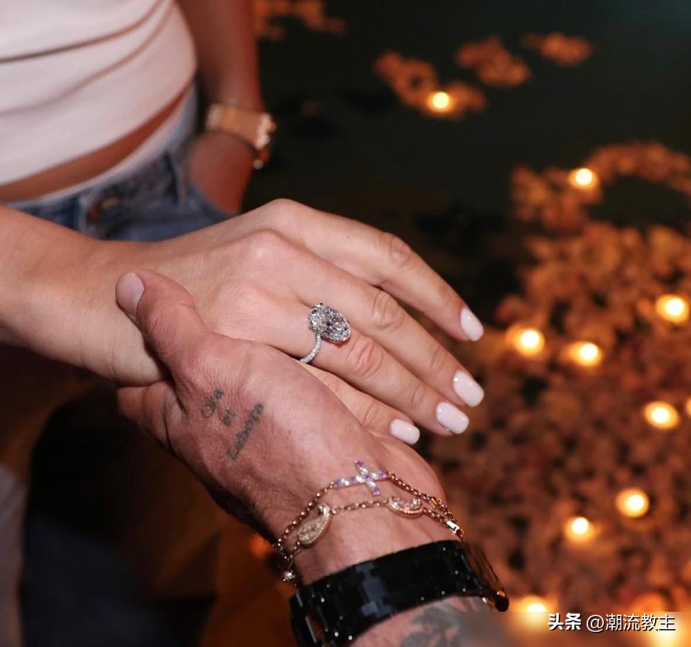 100万美元，才配得上世界第一的头衔。
刚公布。阿丽娜·萨巴伦卡，网坛现役女王