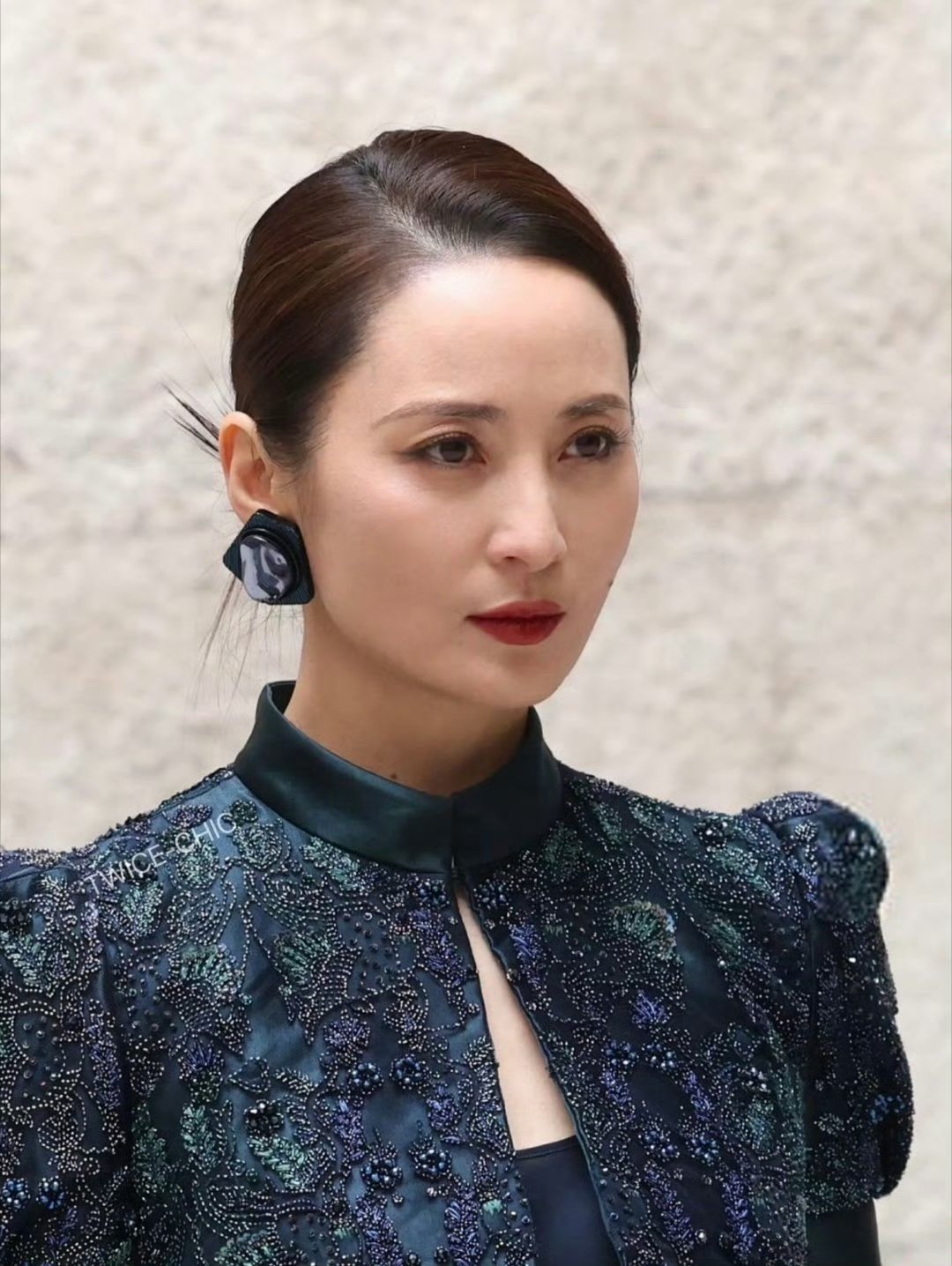 蒋勤勤扛住了G社镜头姐姐的骨相美太优越了，360度无死角真的美到犯规 