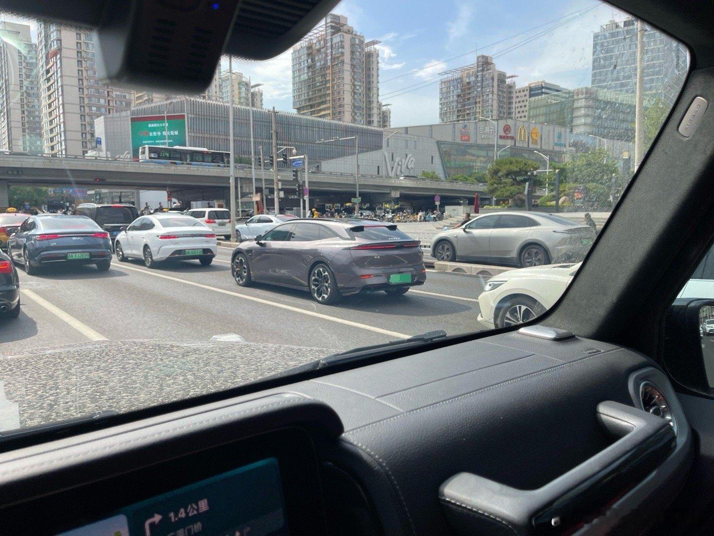 哦豁紫色极氪007gt 还选了轮毂和卡钳 ​​​
