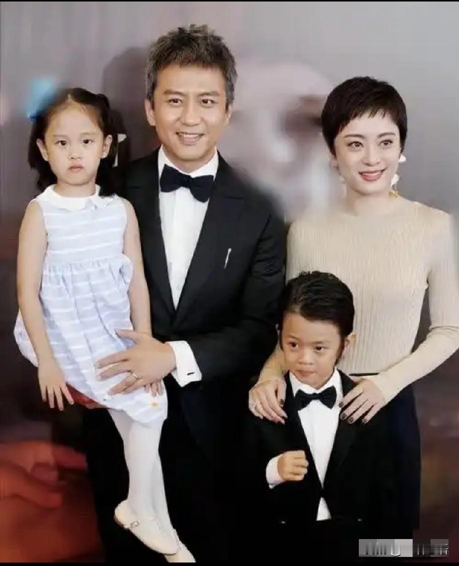 老妈说，女人要有闺女，老了有人陪洗澡。男人要有儿子，老了有人替你说话。
还真是，