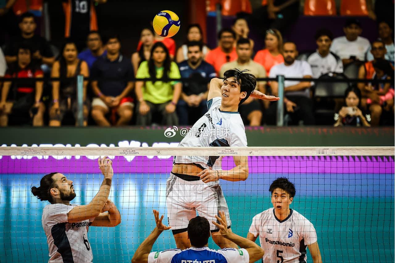 2025年男排世俱杯B组第一轮，日本大阪布鲁顿男排3-0战胜巴西克鲁塞罗男排，彭