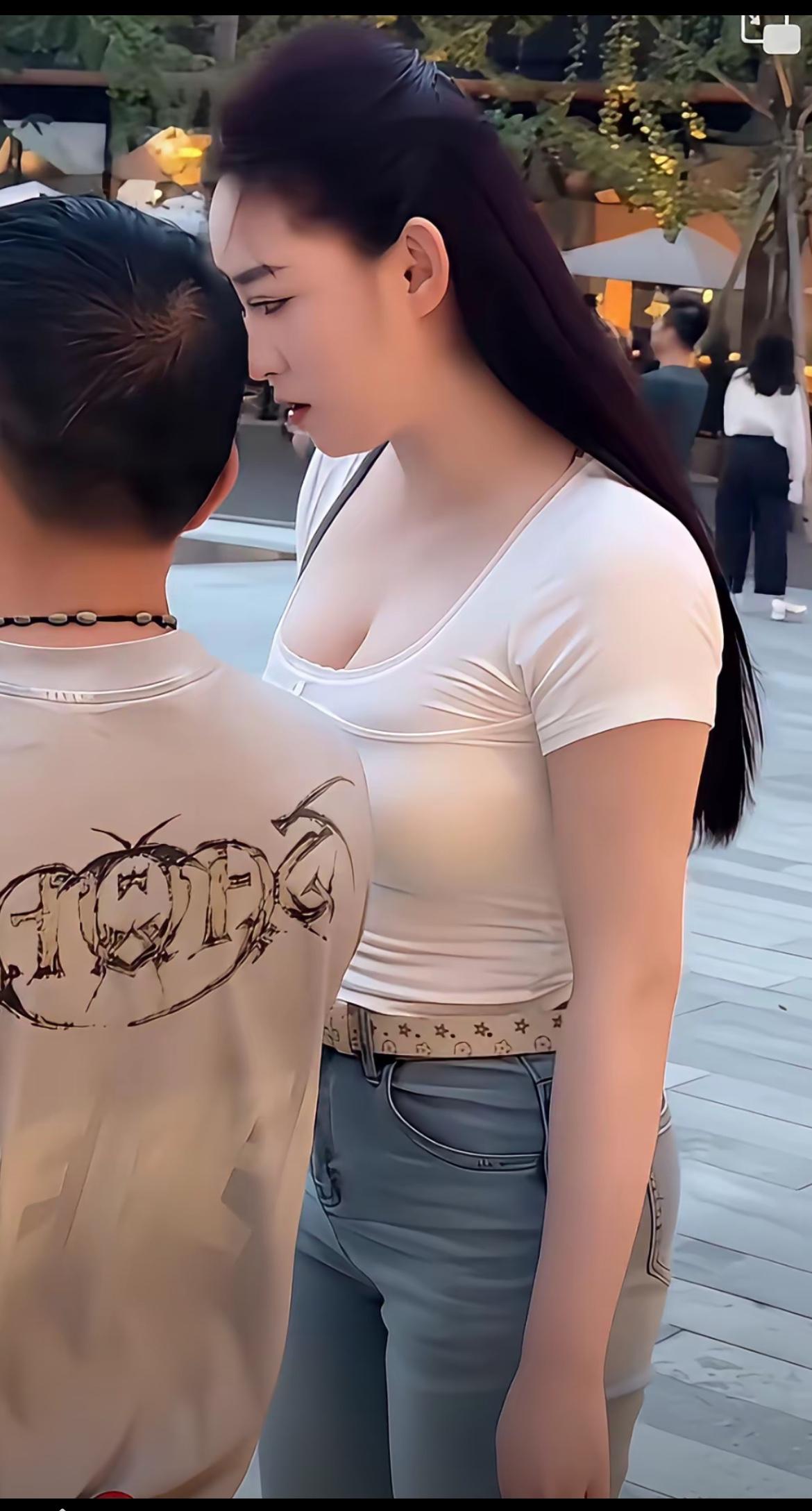 “你若早生三千年，吕布何须戏貂蝉”，这话说得太妙了！它巧妙借用吕布戏貂蝉的典故，