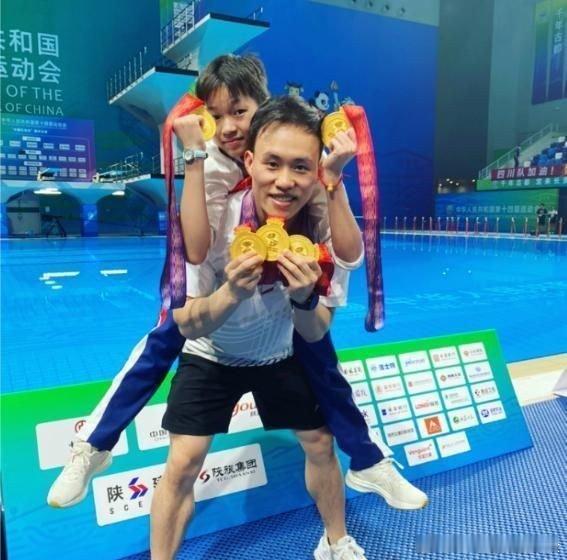 谢思埸称乐意分享经验给全红婵 经历过至暗时刻的谢思埸，正把最硬核的伤病管理课教给