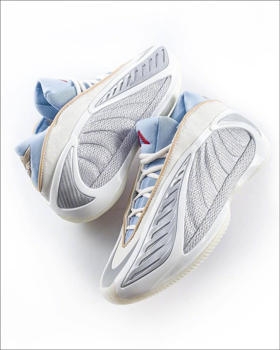 抢先一睹“中国新年”配色 adidas AE 2 的真容，据传将于 2026 年