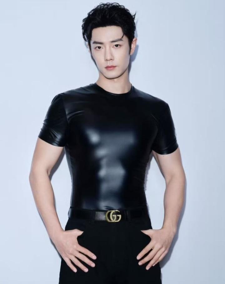 品牌方認可他能完美演繹設計概念，真的性感高雅迷人！ ​​​