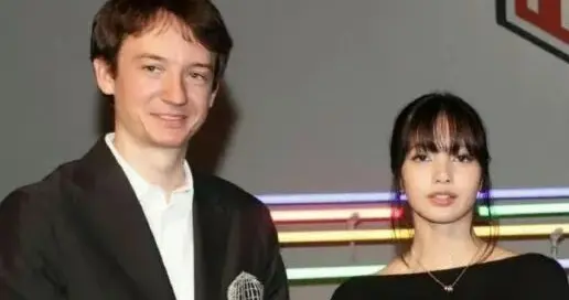 “豪门恋”结束！Lisa与LV三公子确认分手