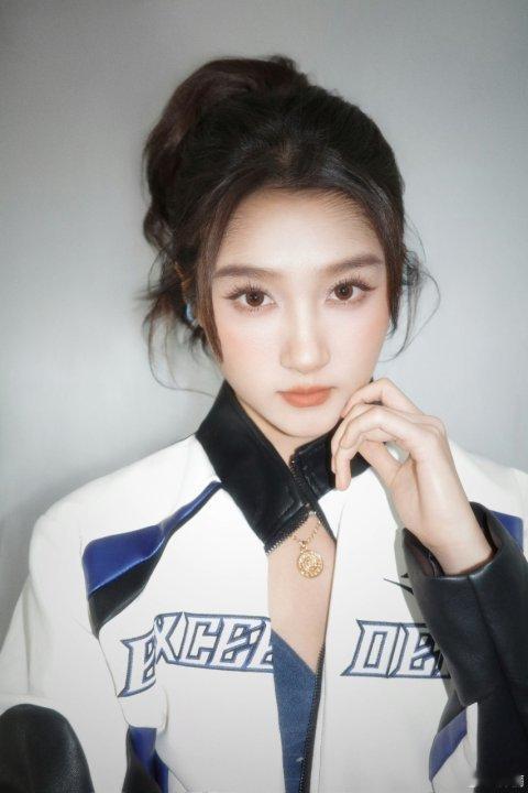 春楠晒关晓彤胶片照春楠今日份镜头下的晓彤 春楠晒关晓彤胶片照啦 