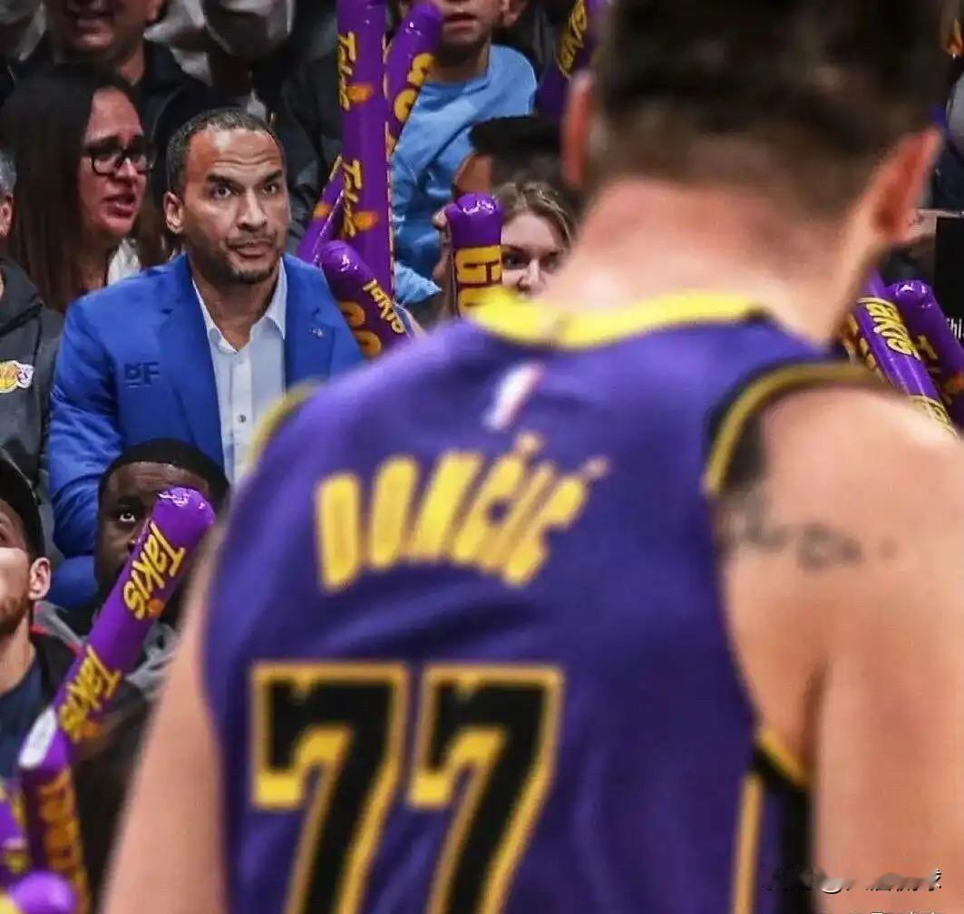 从一个争冠道路，转变成一个重建道路，确实光明，确实积极！

独行侠的球队文化固然