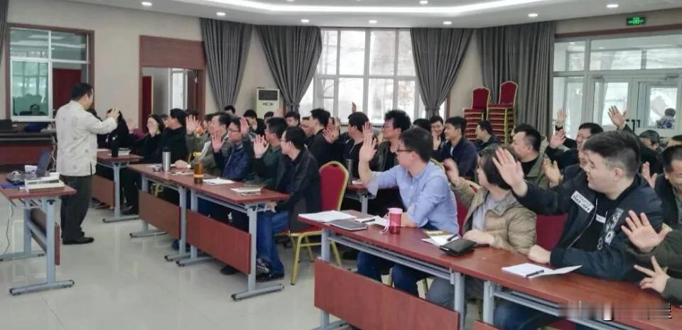 （原创）大师
一个沉寂了很久的群，早上，曾一起培训的哥们在群里说：又一个大师失联