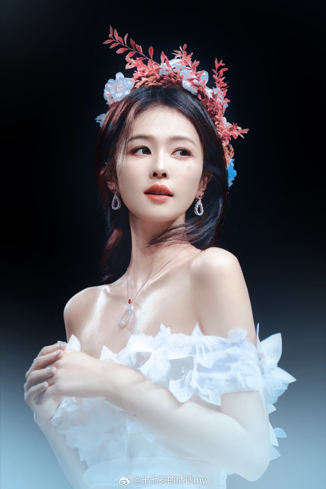 白鹿白鹿王韵娜 “我沿着星河捡着你遗落在月亮旁的浪漫 银河用月色作饵晚风为杆垂钓