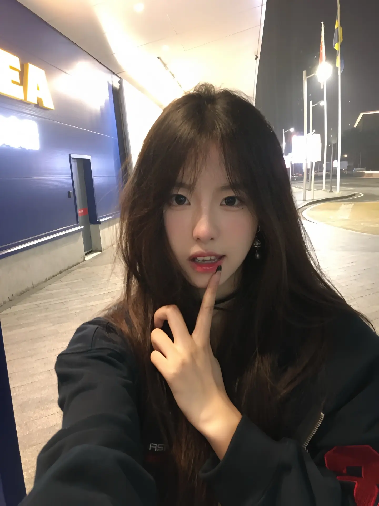 他们总是以外貌接近你 他们喜欢你光鲜亮丽的样子 喜欢你精心打扮的样子 ...