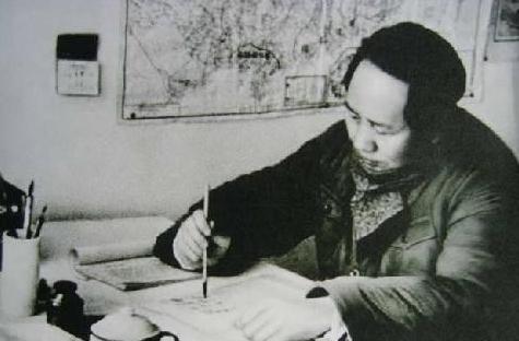 毛泽东在韶山冲上屋场住了17年，在中南海丰泽园也住了17年。让人不解的是，毛泽东