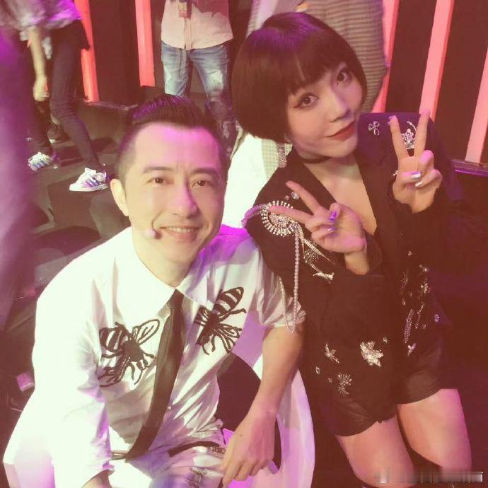 吴莫愁祝庾澄庆大展鸿图 吴莫愁：13 年庆生创意枯竭？不存在的！穿着庾澄庆痛衣跳