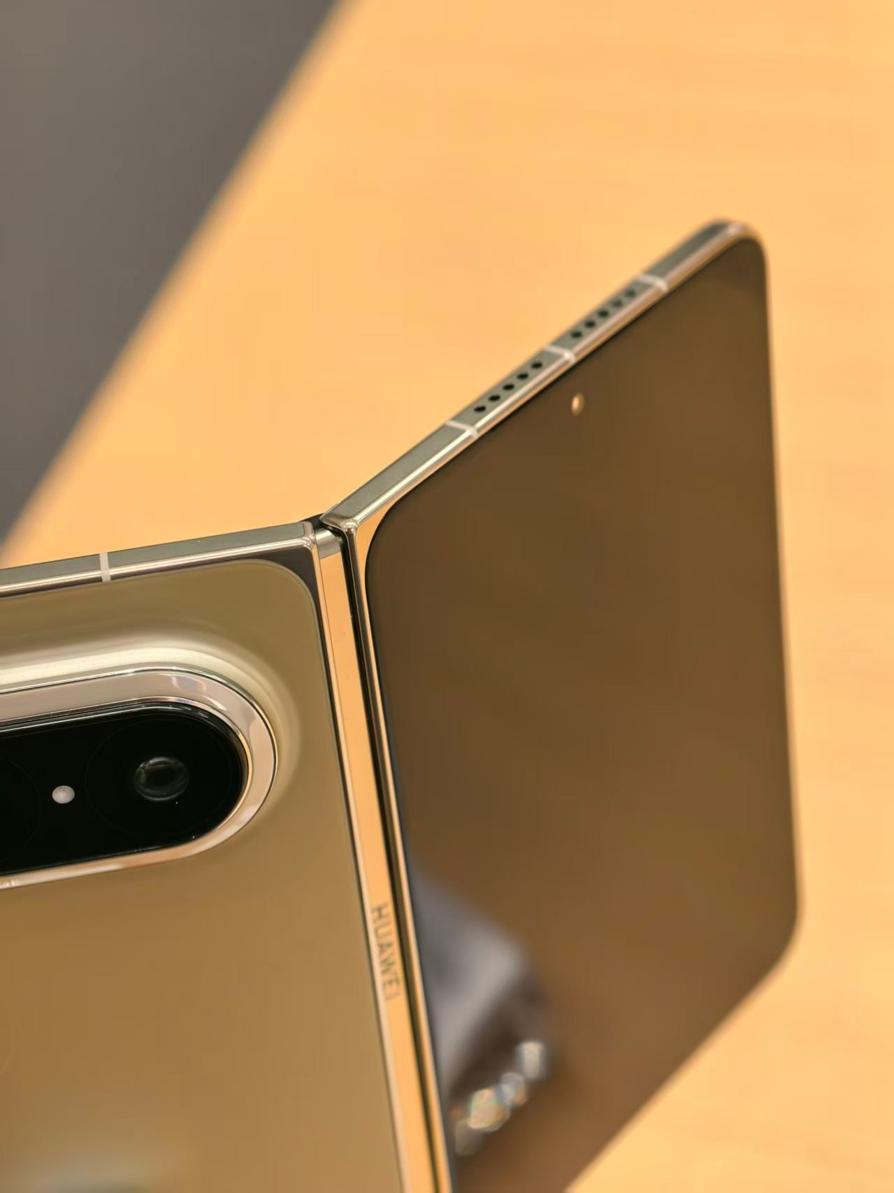 不是说一定要推荐大家买这个手机，真的大家去店里体验一下这个手机，这个手机真的很不