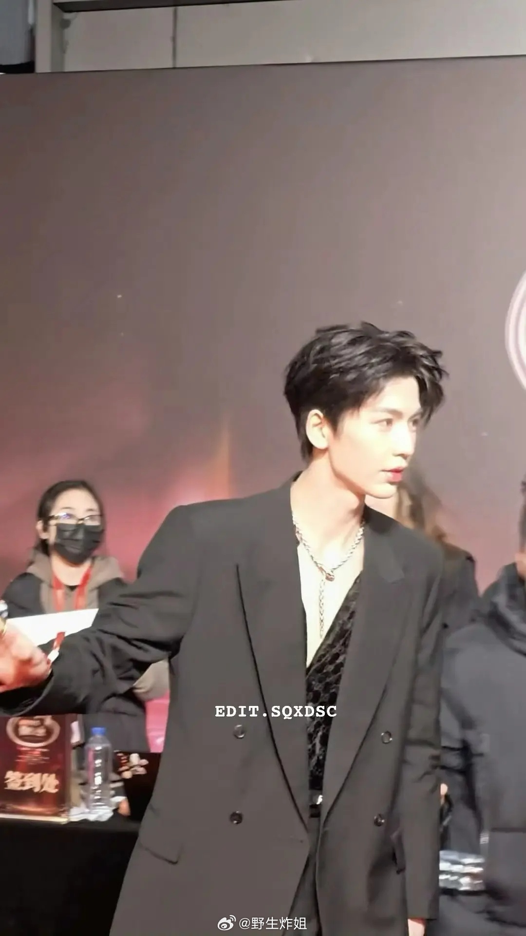 张凌赫是不是属于现场状态满分的选手微博之夜红毯