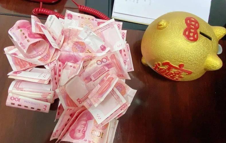 我本来从不藏私房钱的，甚至我自己的工资都跟老公的放在一起花，但是后来坐月子的时候