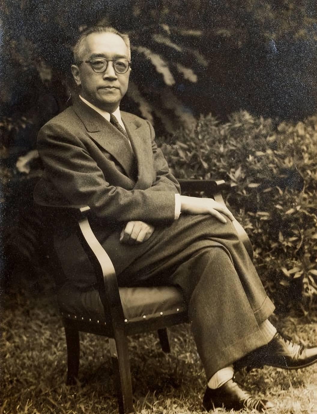 [太阳]胡适曾说过：毛泽东不是我的学生，他当时只是在北大图书馆做事；按照毛泽东当