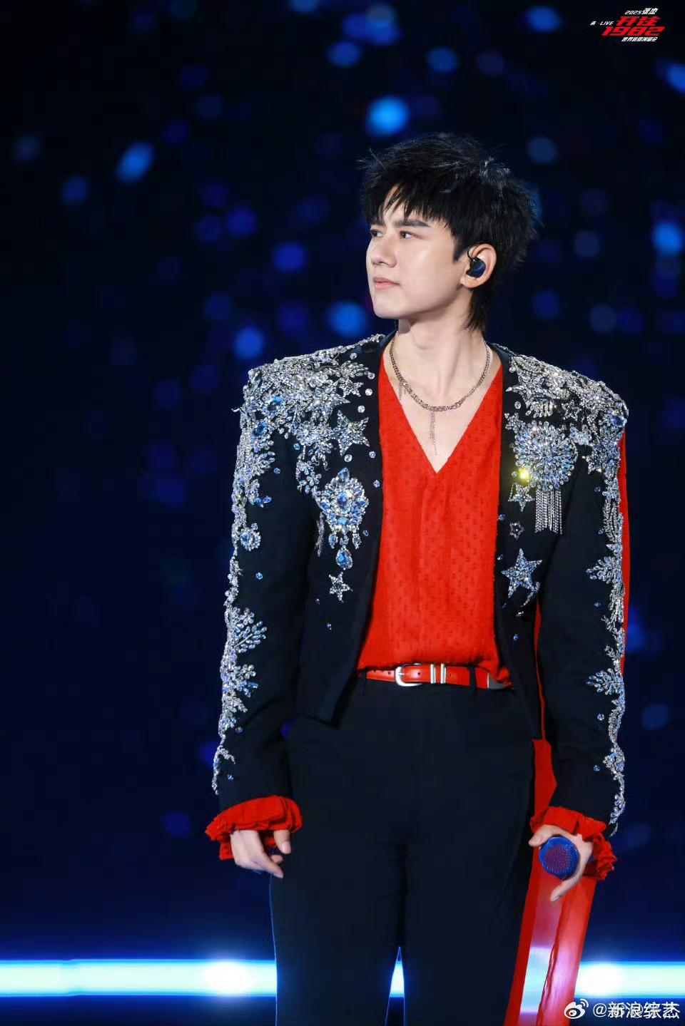 张杰回应出轨传闻， 称和谢娜交往时单身，以后会用作品来说话！张杰回应张杰前女友 