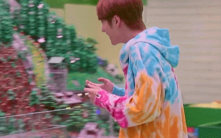 一博想要一博得到王一博把摩托捧在手心王一博这回真把爱好玩成代言了😂从2017年